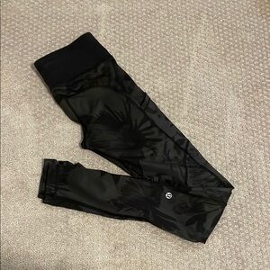 lululemon athletica Fast and Free Black Floral Leggings 28”